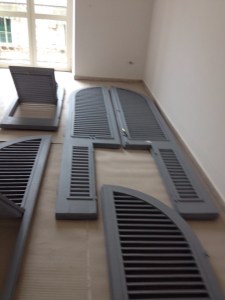 Imposte esterne in legna restaurate